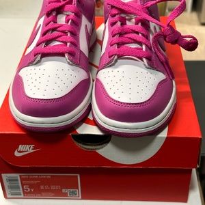 NIKE FUCHSIA DUNKS